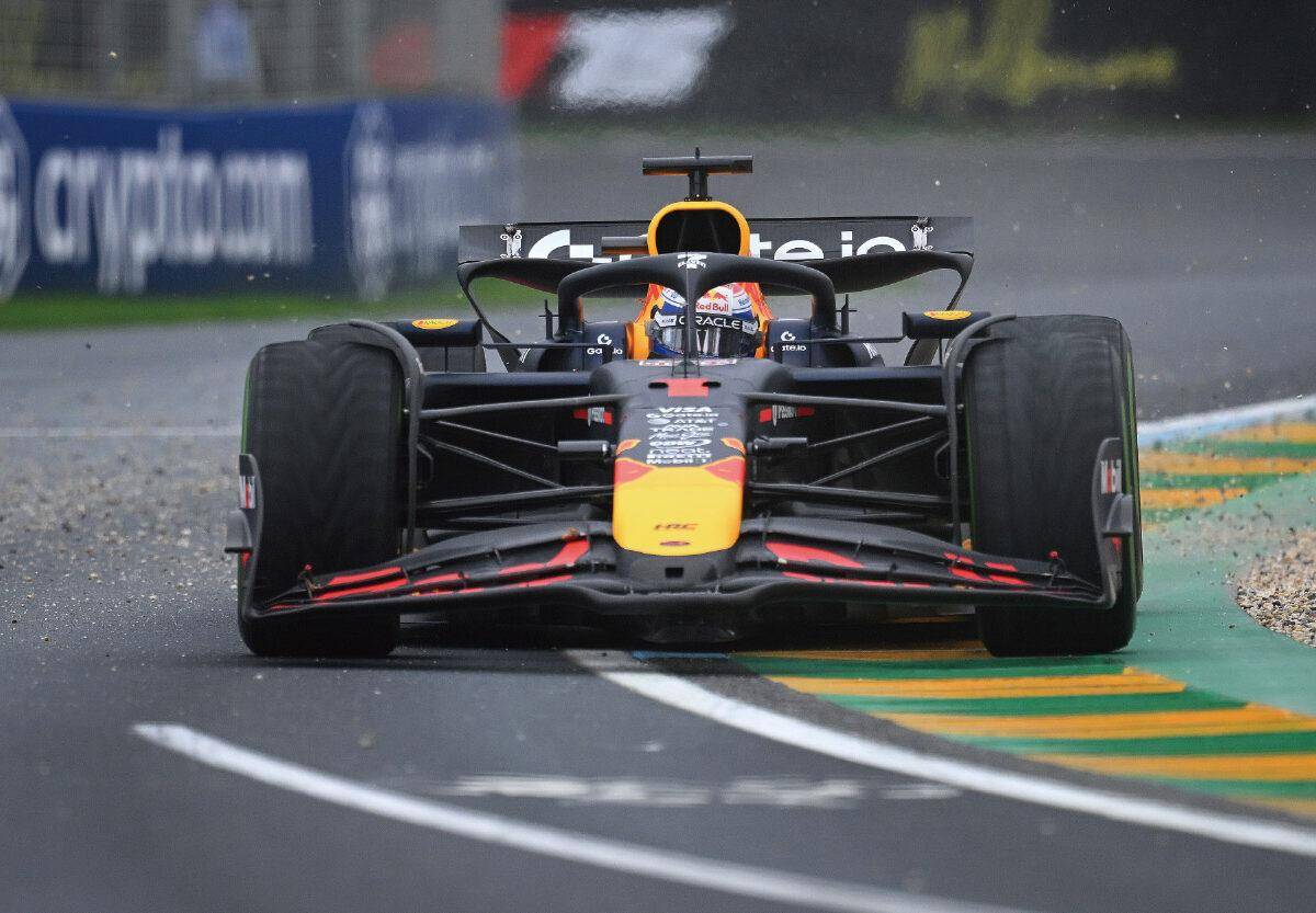 红牛车队险胜索伯车队，诺里斯带队取胜